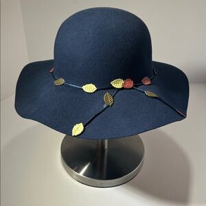 Chic Navy Women's Hat with Leaf Details